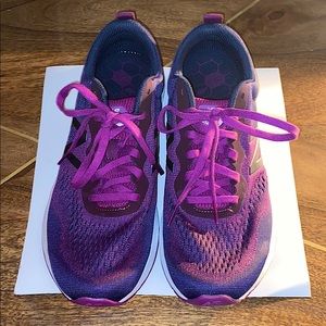 Never worn New Balance sneakers